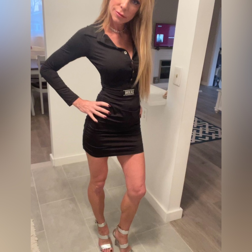 Guess silky branded belt dress with ruched detailing on the sides. - Picture 4 of 5